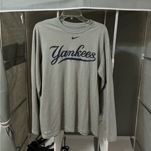 Nike New York Yankees Long Sleeve Shirt